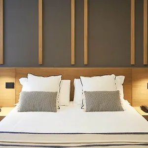 3* מלון Central Lodge Hotel